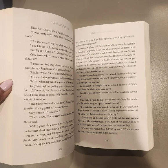 "Uglies" by Scott Westerfeld novel - Picture 5 of 5